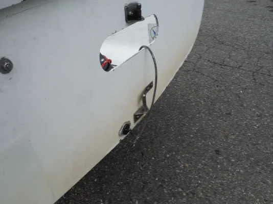 Stern side-tank plug installed in an FJ