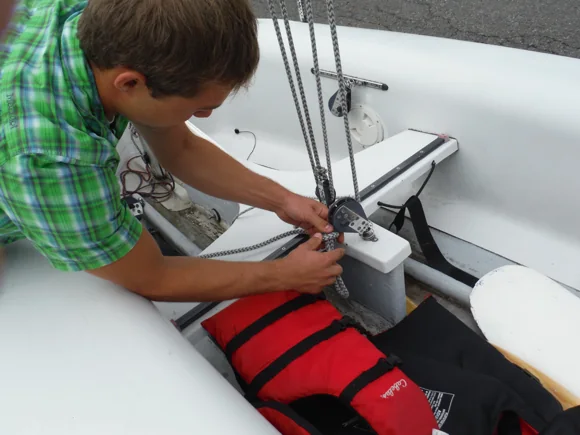 Knot at the mainsheet block being undone