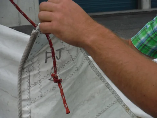 Figure-eight knot tied at the end of the main halyard